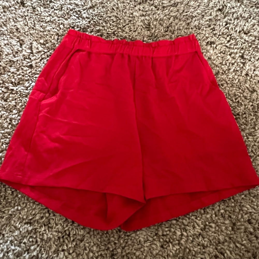 h&m red shorts.